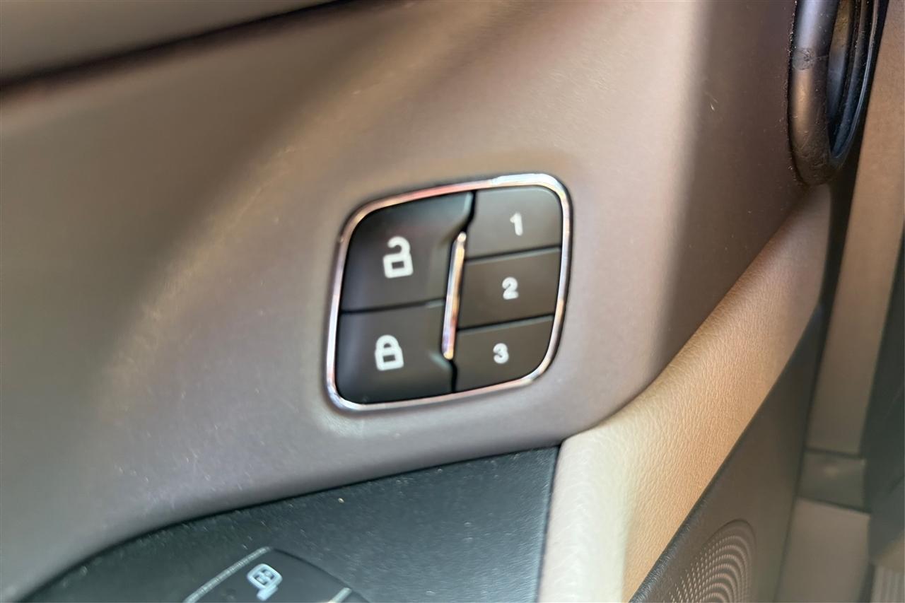 Ford Expedition XLT 4D SUV RWD 2019