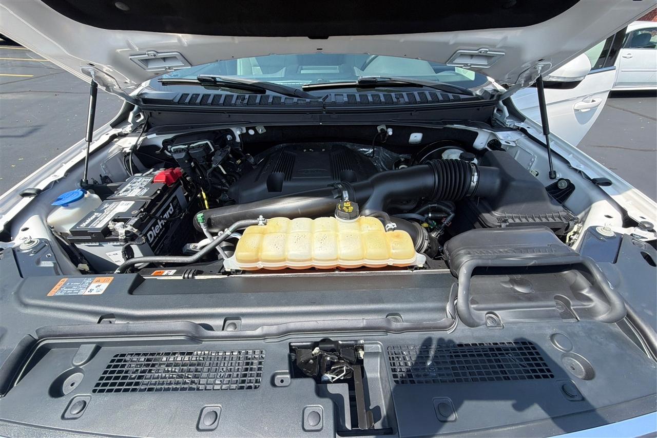 Ford Expedition XLT 4D SUV RWD 2019