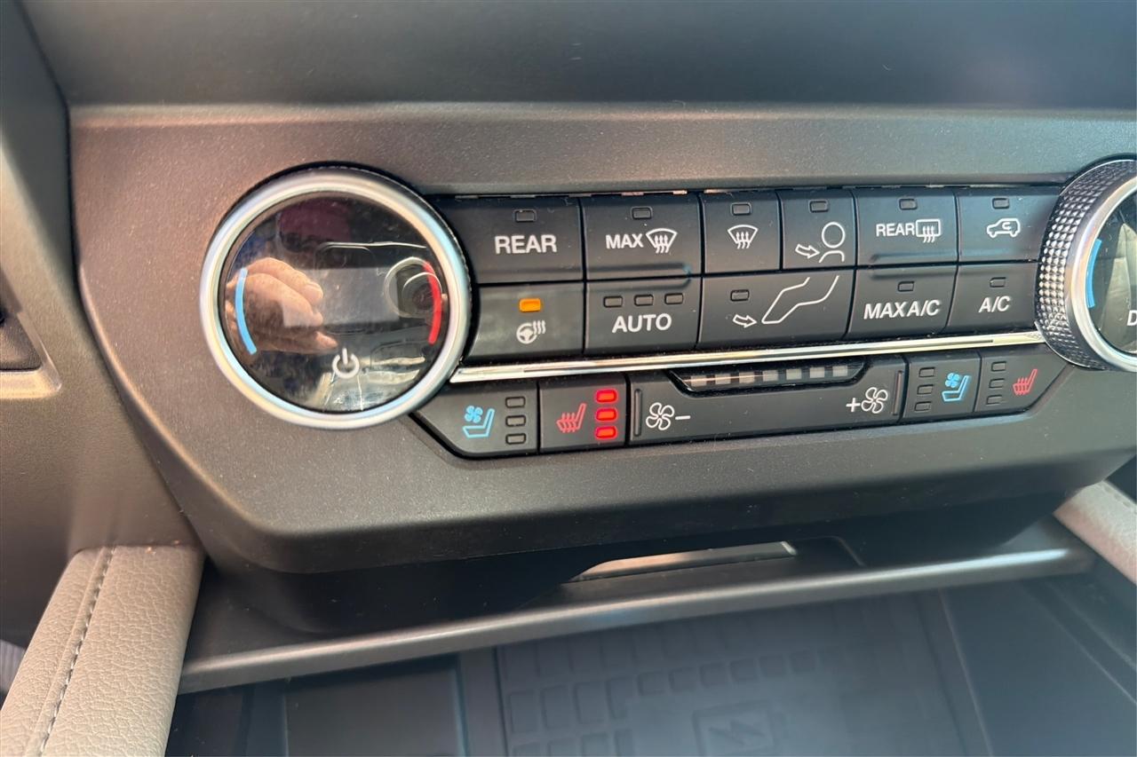 Ford Expedition XLT 4D SUV RWD 2019