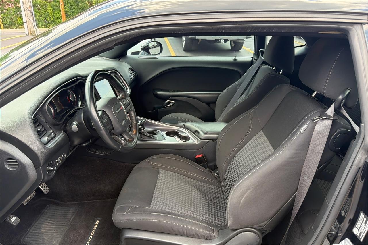 Dodge Challenger SXT 2D Coupe 2016