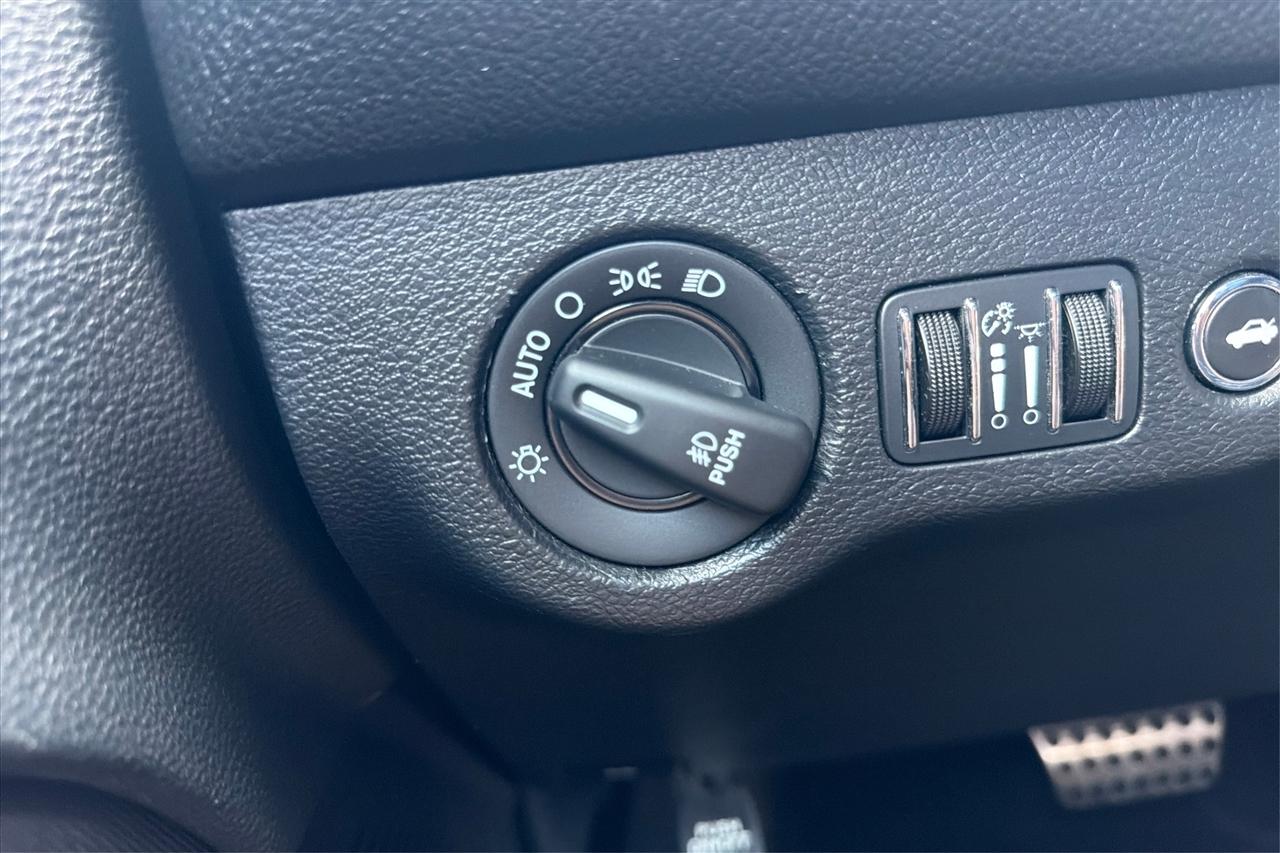 Dodge Challenger SXT 2D Coupe 2016