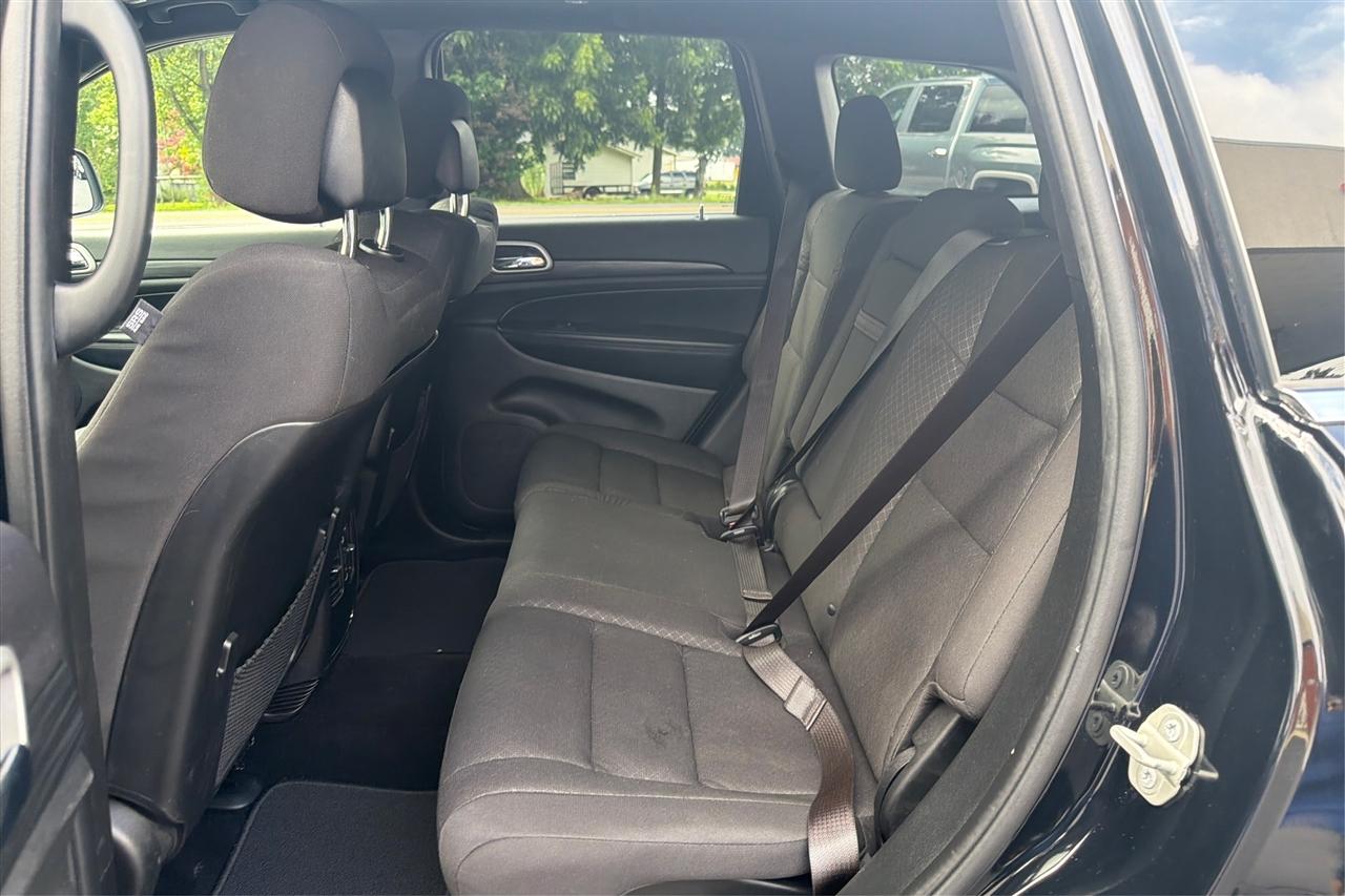 Jeep Grand Cherokee Laredo 4D SUV RWD 2021