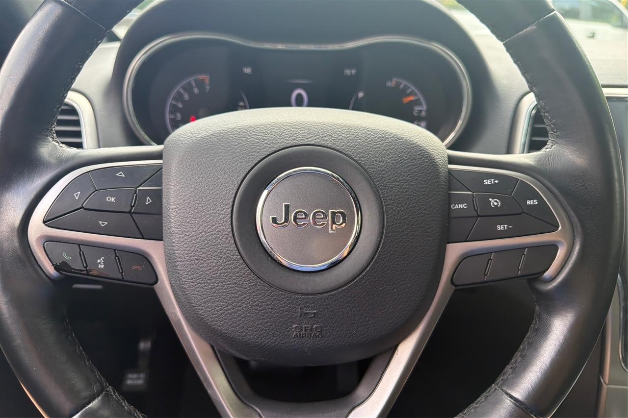 Jeep Grand Cherokee Laredo 4D SUV RWD 2021