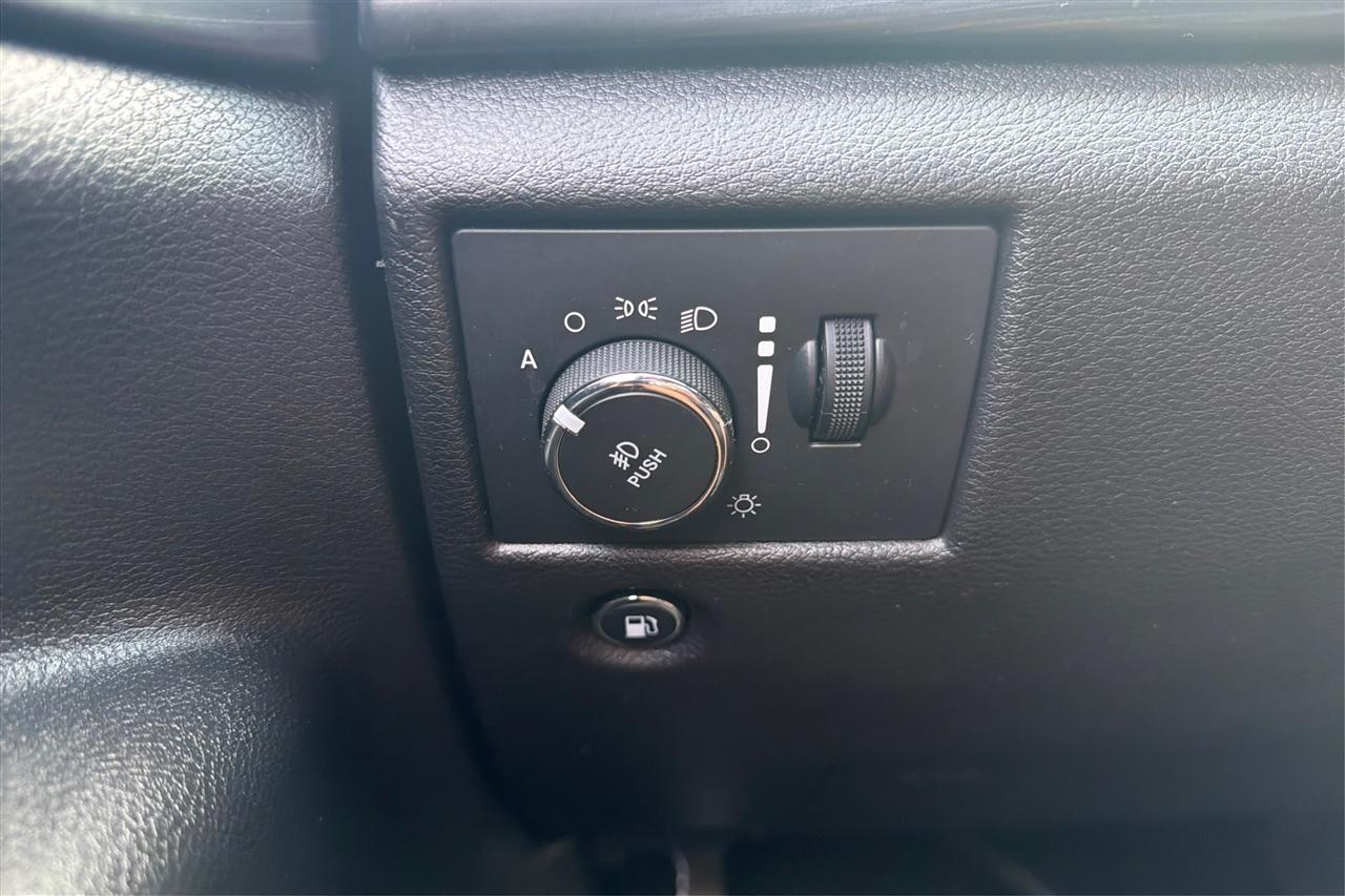 Jeep Grand Cherokee Laredo 4D SUV RWD 2021