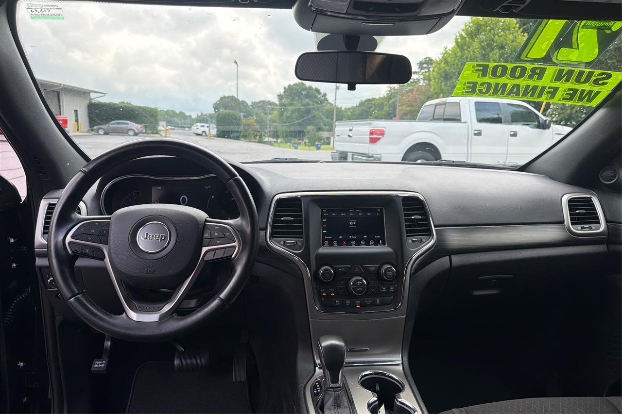 Jeep Grand Cherokee Laredo 4D SUV RWD 2021