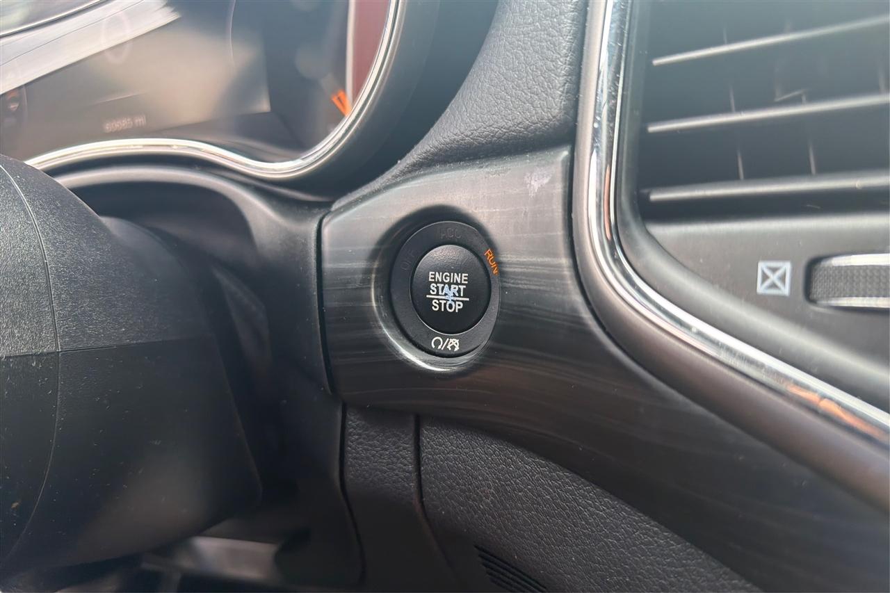 Jeep Grand Cherokee Laredo 4D SUV RWD 2021