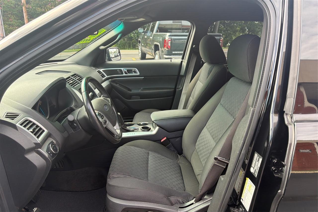 Ford Explorer XL 2WD 2012