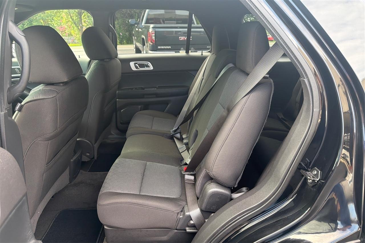 Ford Explorer XL 2WD 2012