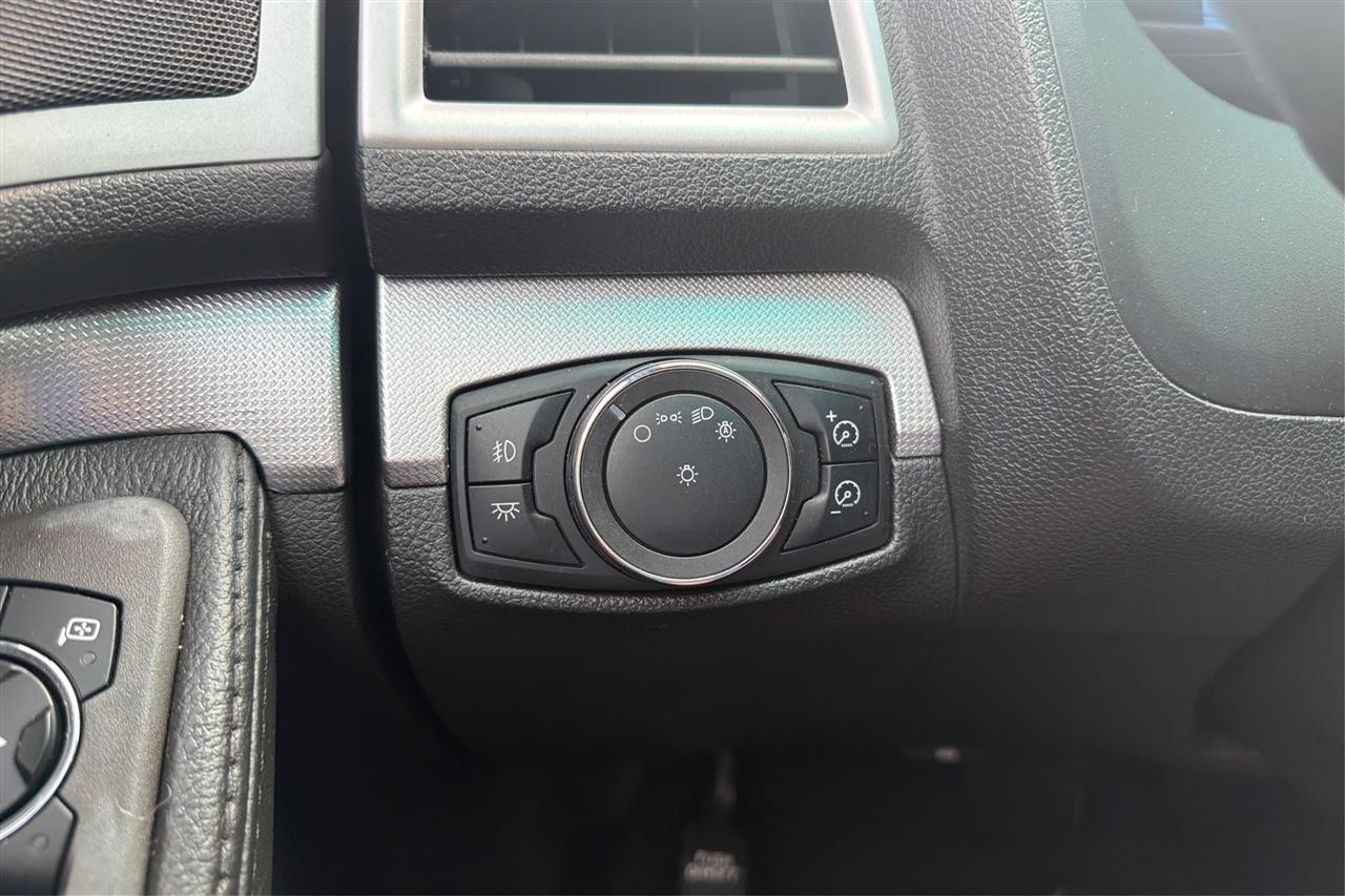 Ford Explorer XL 2WD 2012