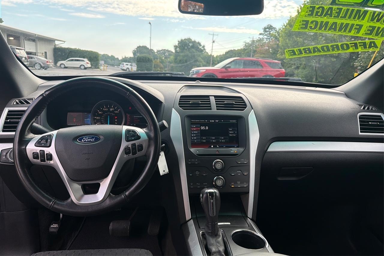 Ford Explorer XL 2WD 2012