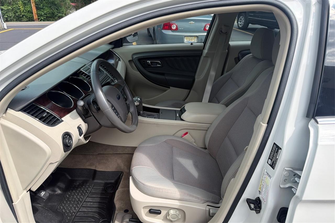 Ford Taurus SEL 4D Sedan 2012