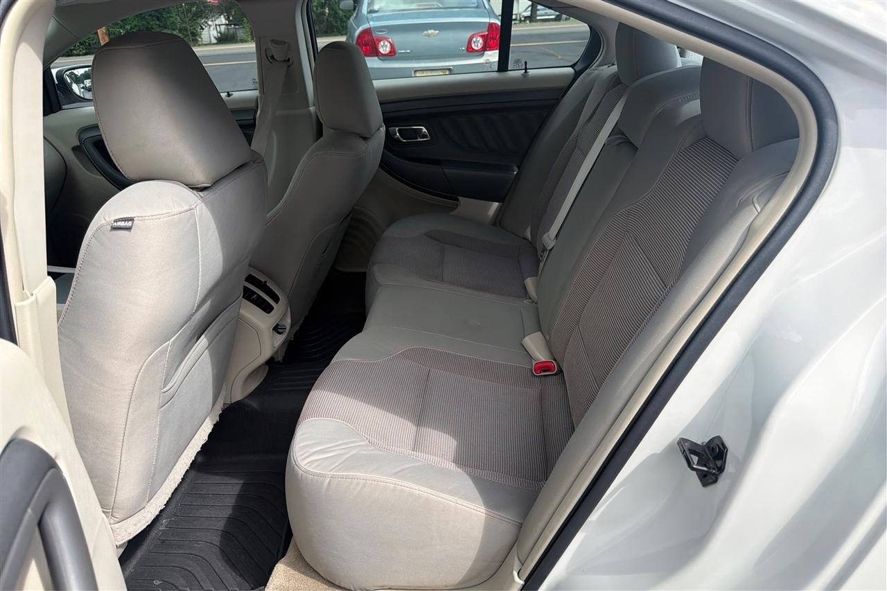 Ford Taurus SEL 4D Sedan 2012