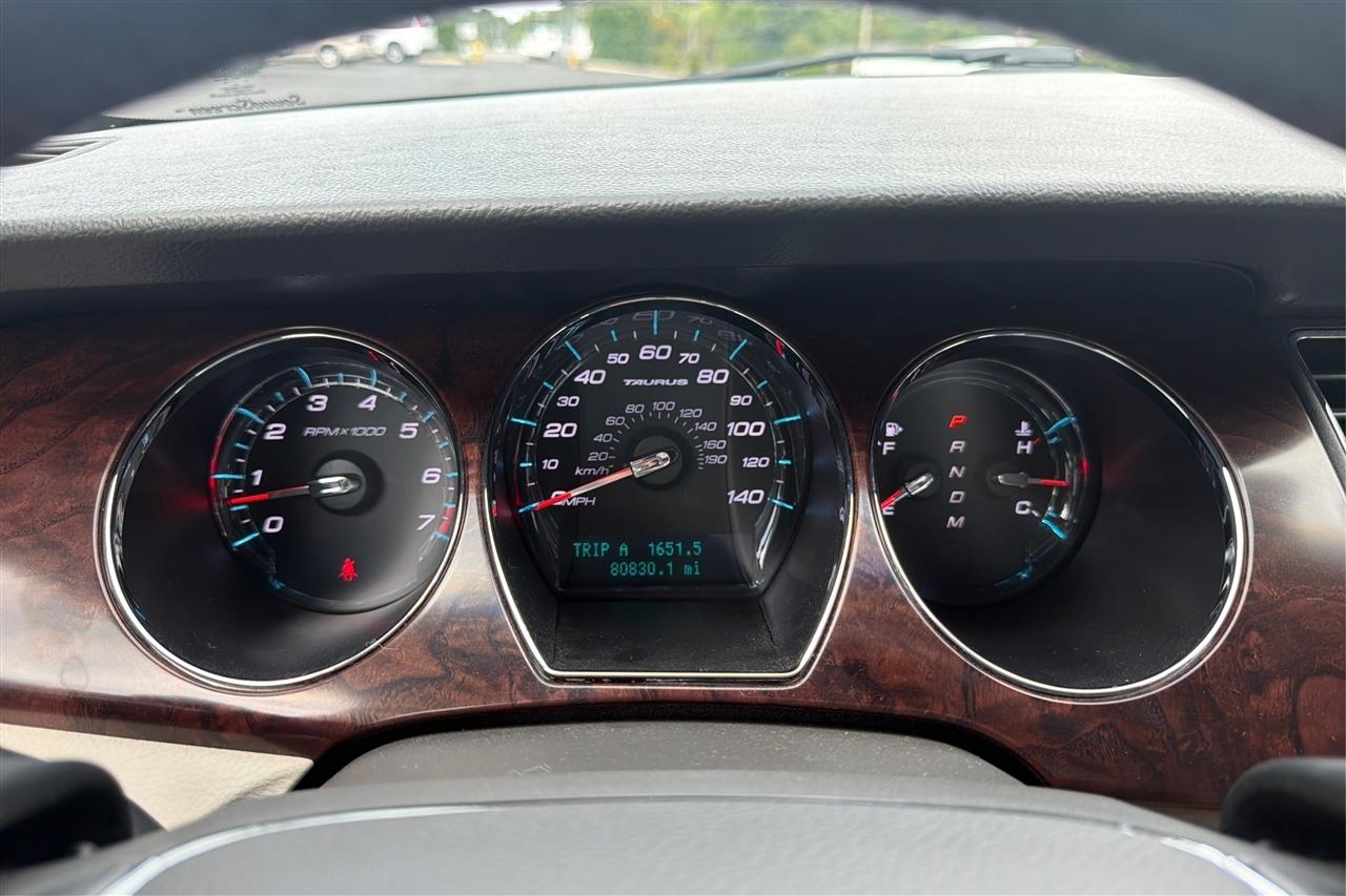 Ford Taurus SEL 4D Sedan 2012
