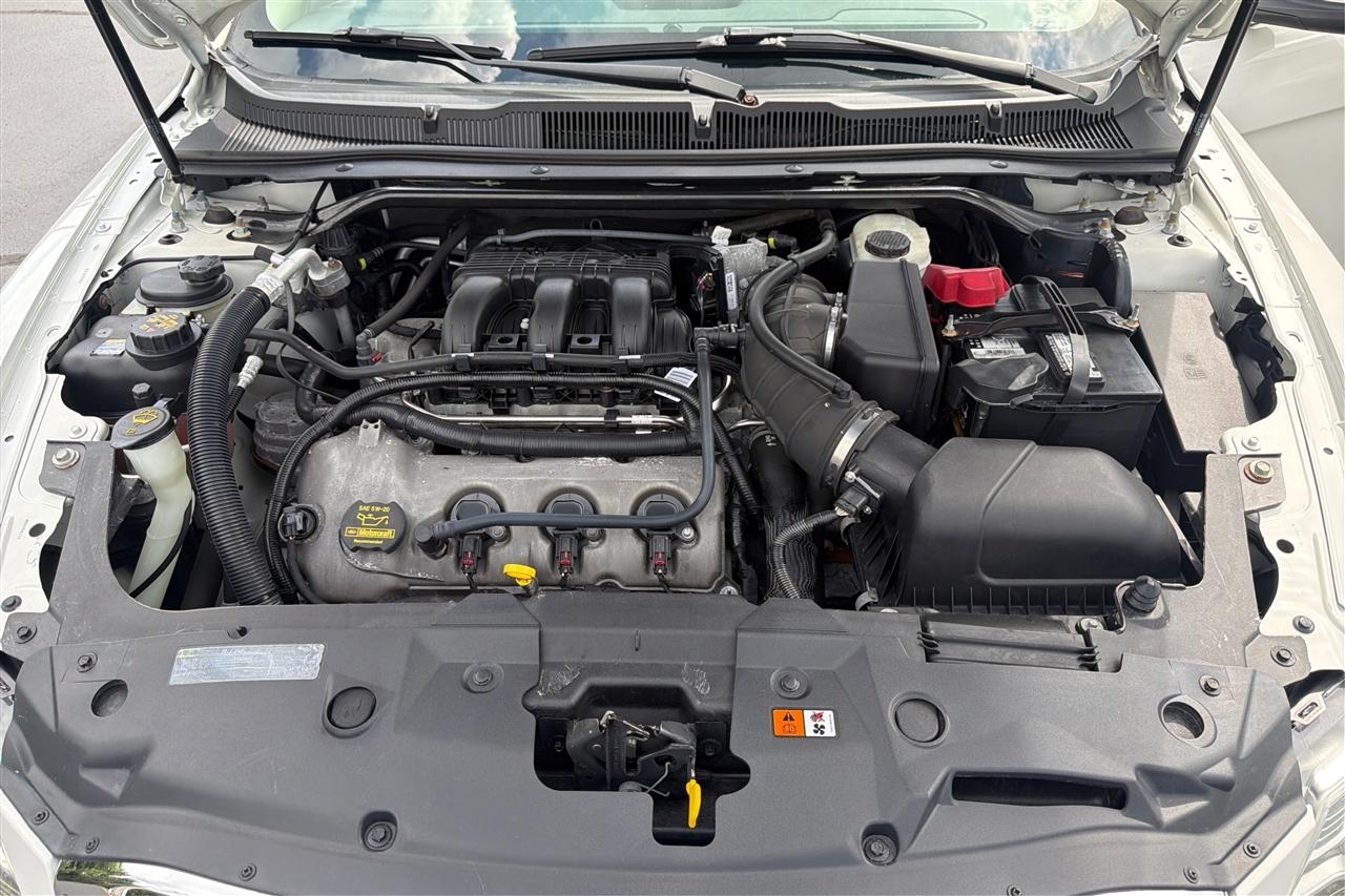 Ford Taurus SEL 4D Sedan 2012