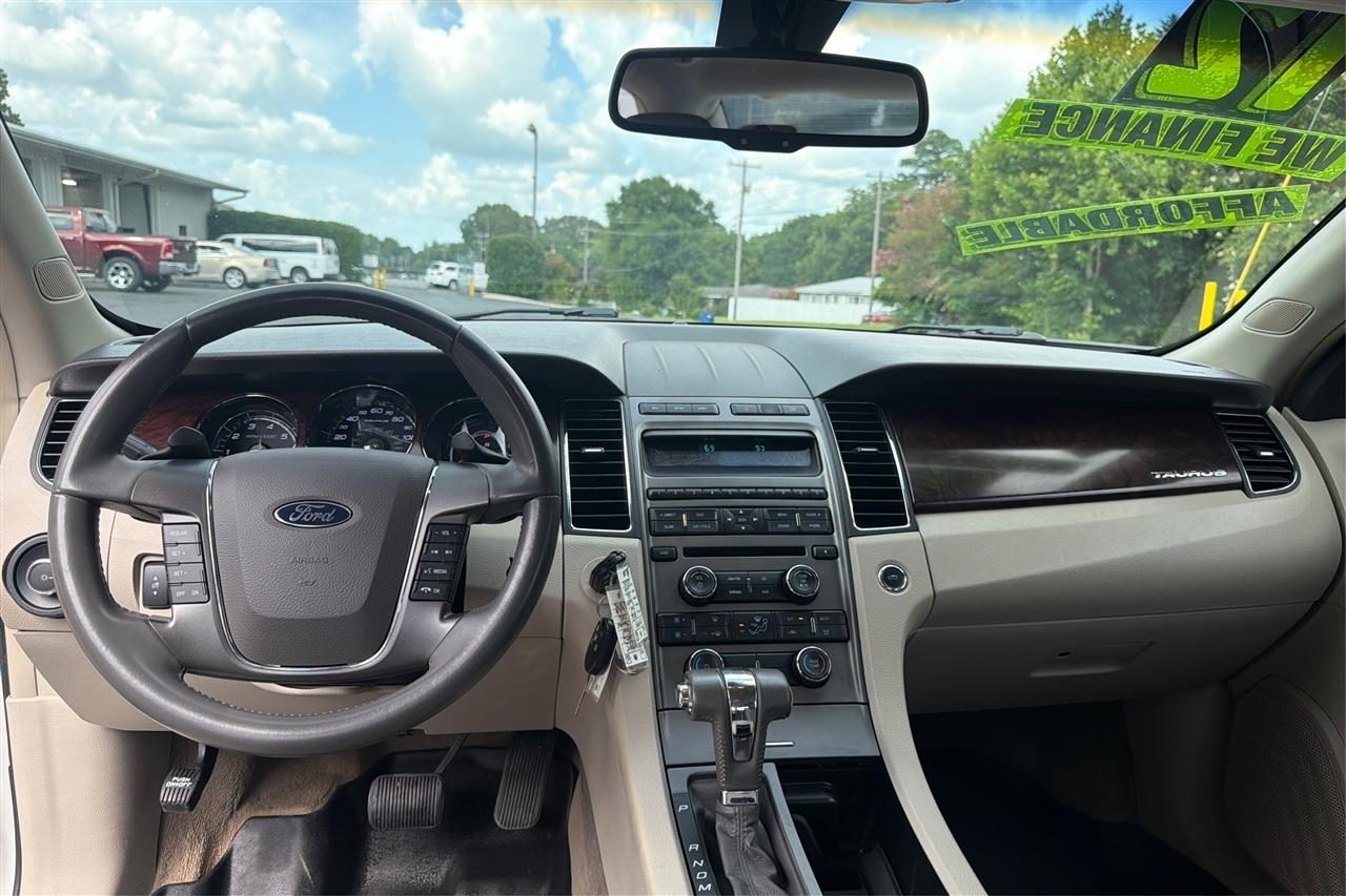 Ford Taurus SEL 4D Sedan 2012