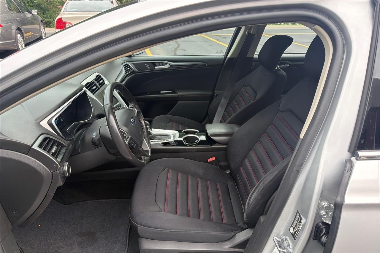 Ford Fusion SE 4D Sedan 2013