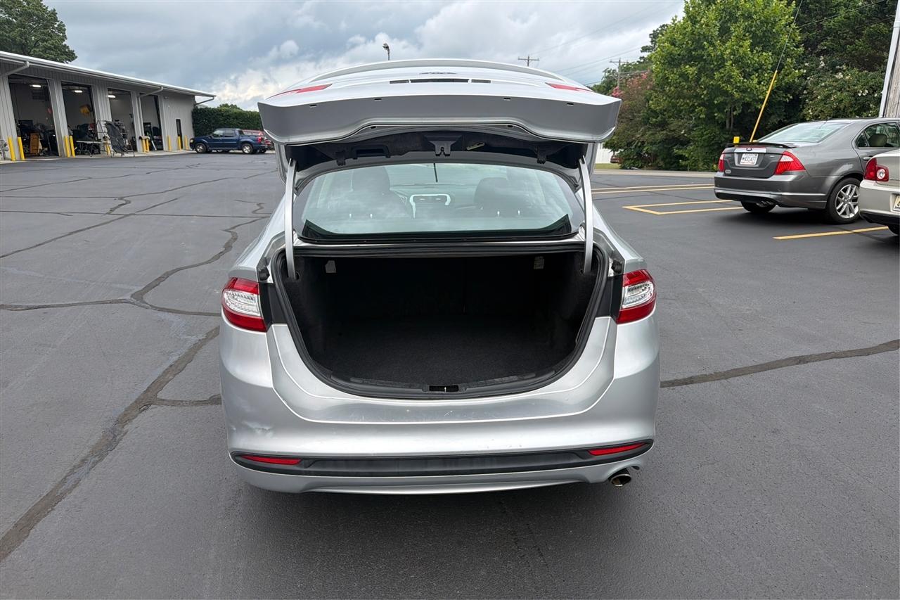 Ford Fusion SE 4D Sedan 2013