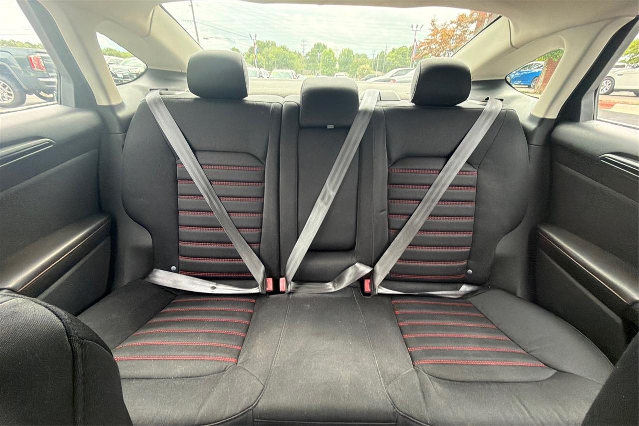Ford Fusion SE 4D Sedan 2013