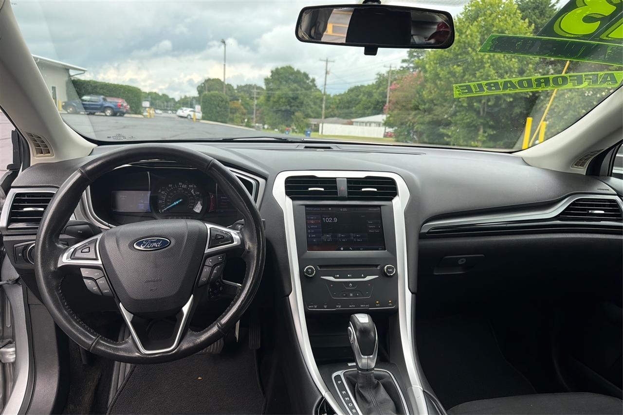 Ford Fusion SE 4D Sedan 2013