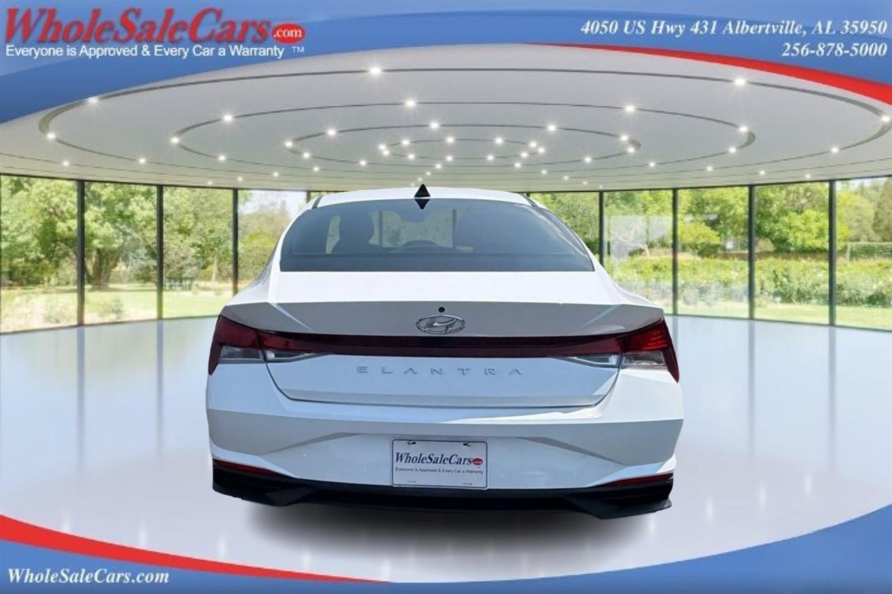 Hyundai Elantra SEL 4D Sedan at 2023