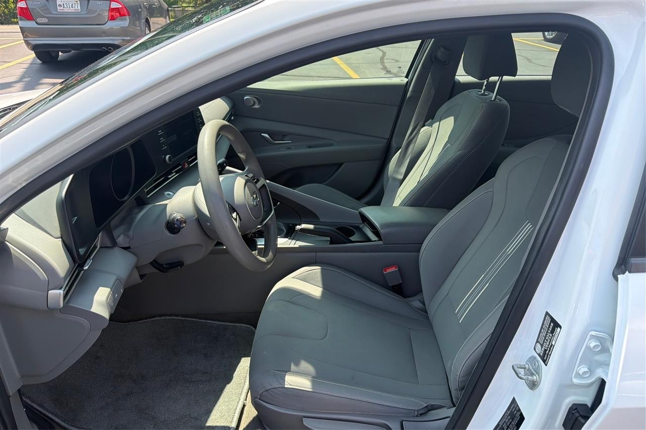 Hyundai Elantra SEL 4D Sedan at 2023