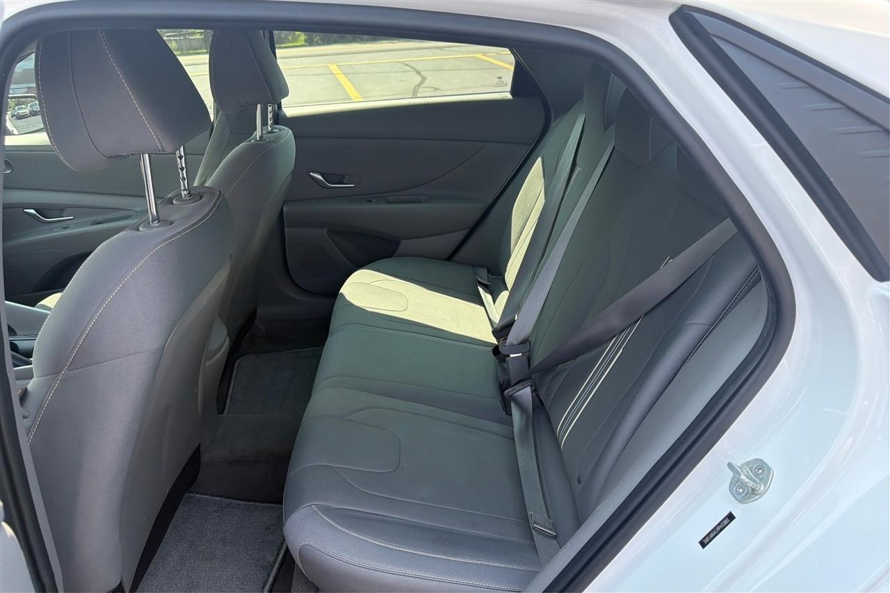 Hyundai Elantra SEL 4D Sedan at 2023