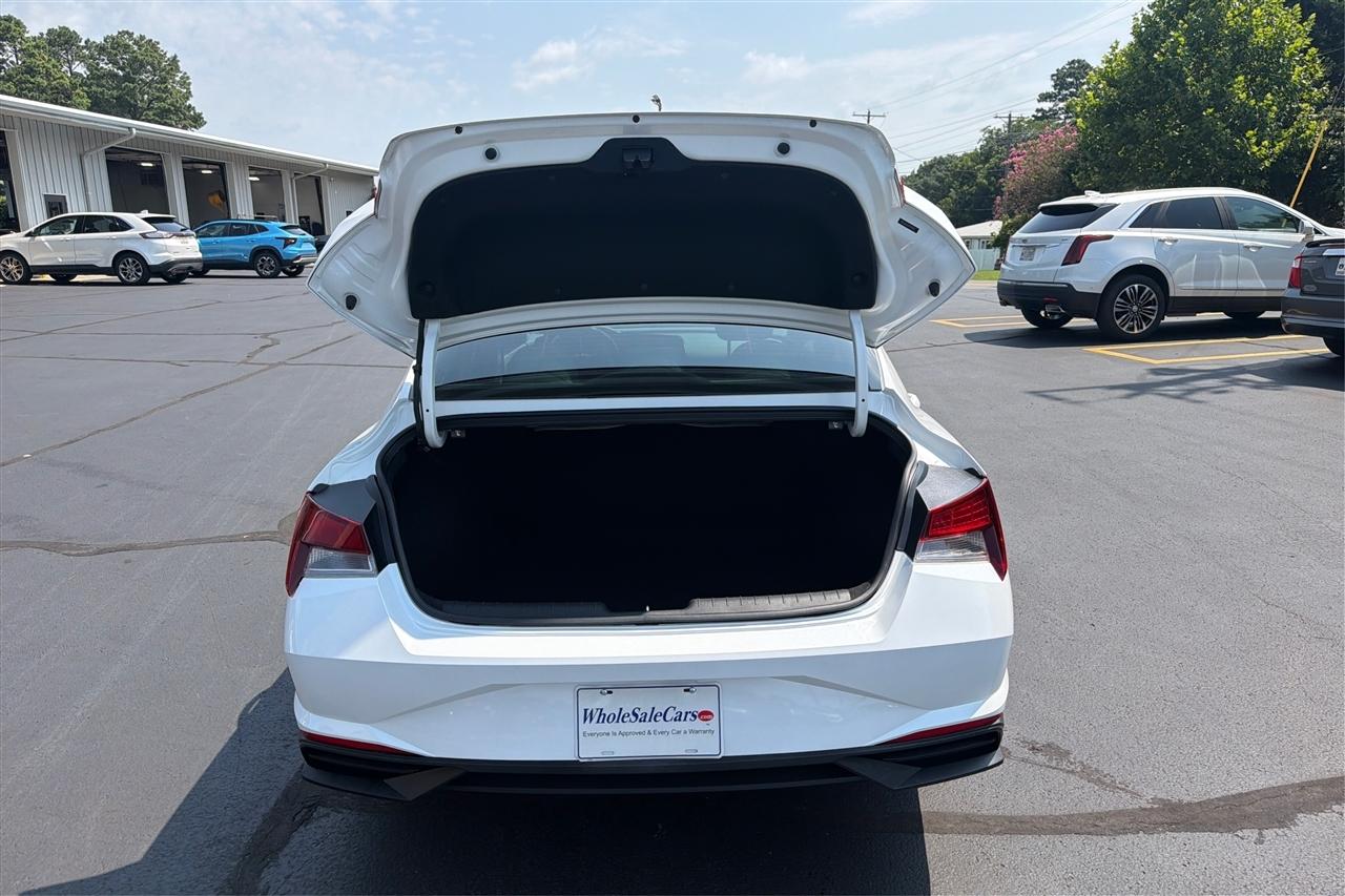 Hyundai Elantra SEL 4D Sedan at 2023