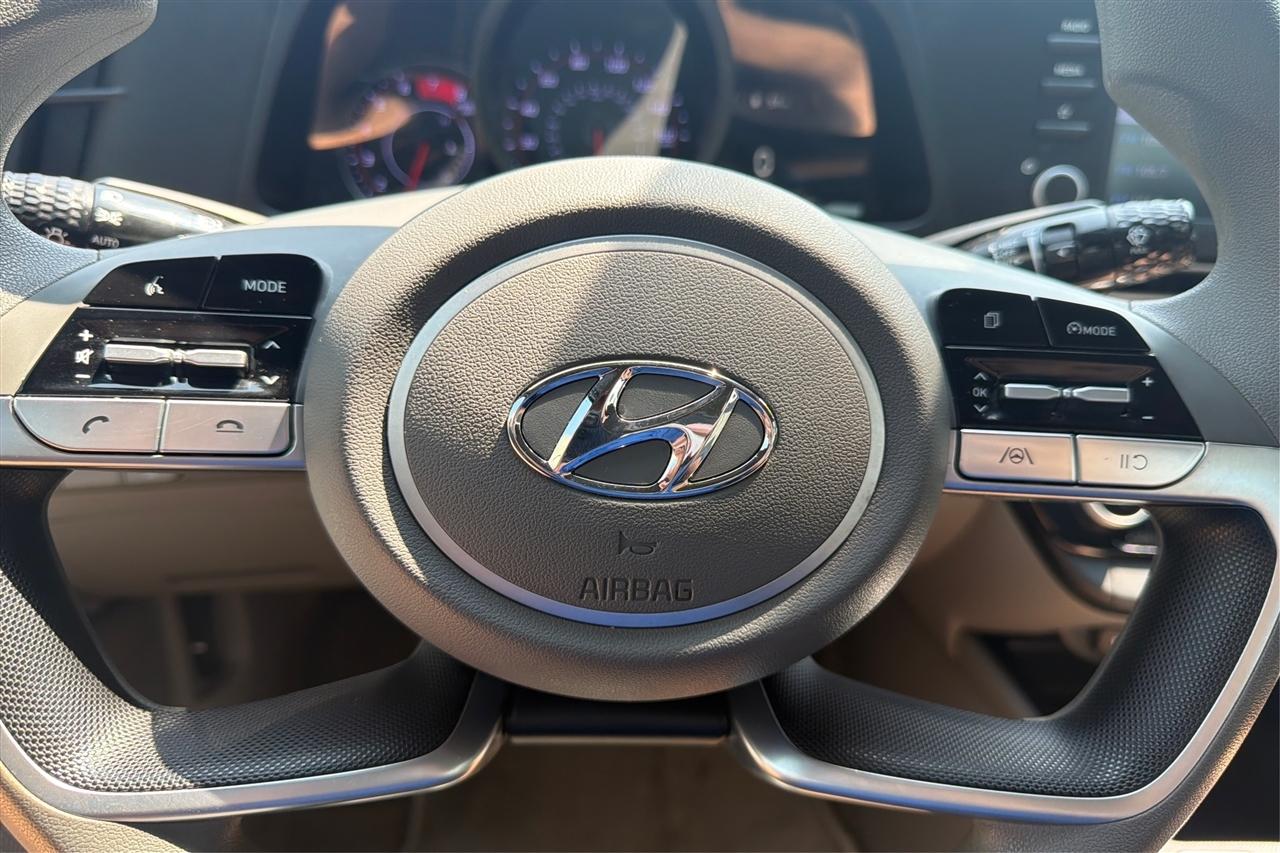 Hyundai Elantra SEL 4D Sedan at 2023