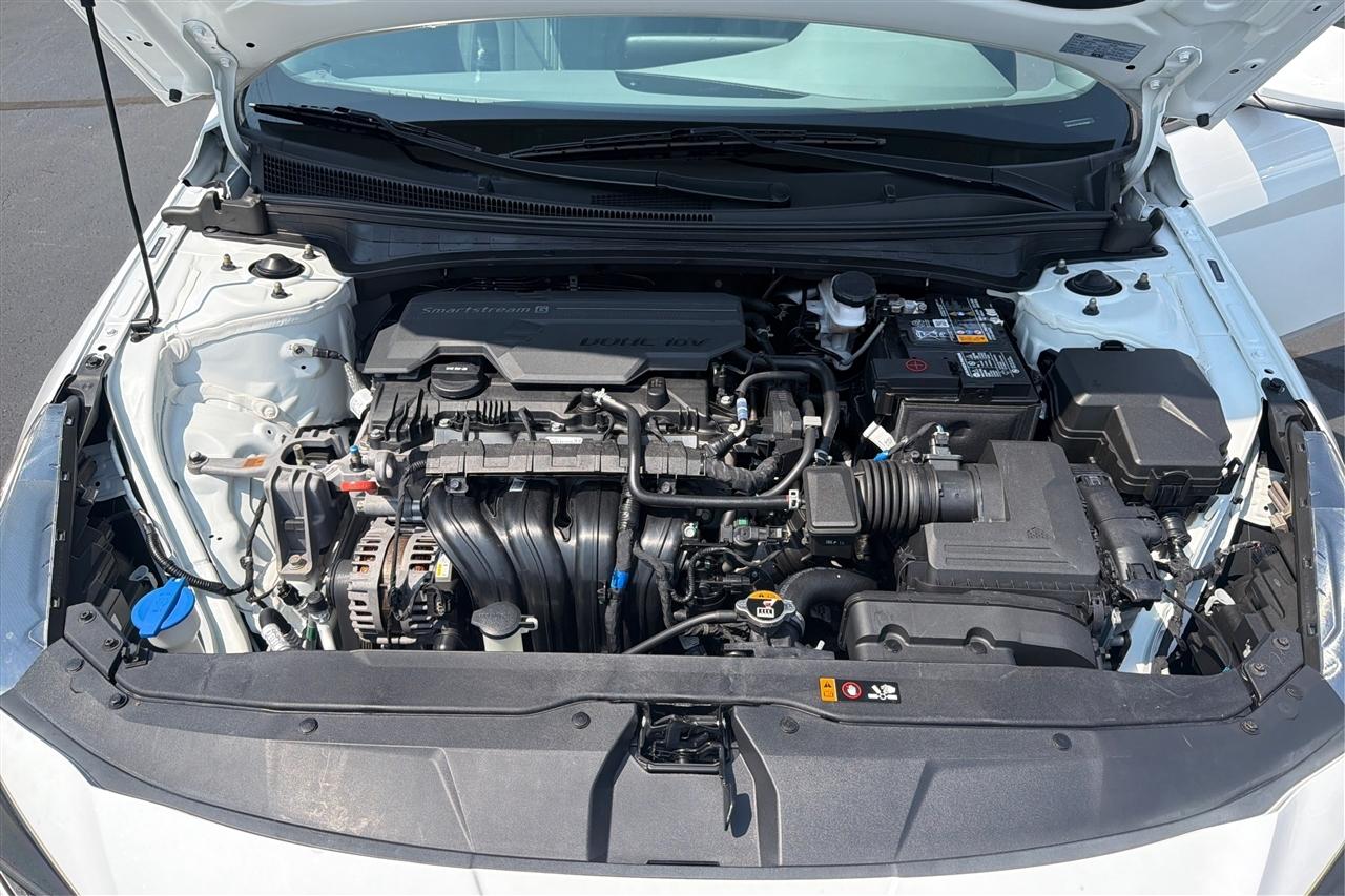 Hyundai Elantra SEL 4D Sedan at 2023