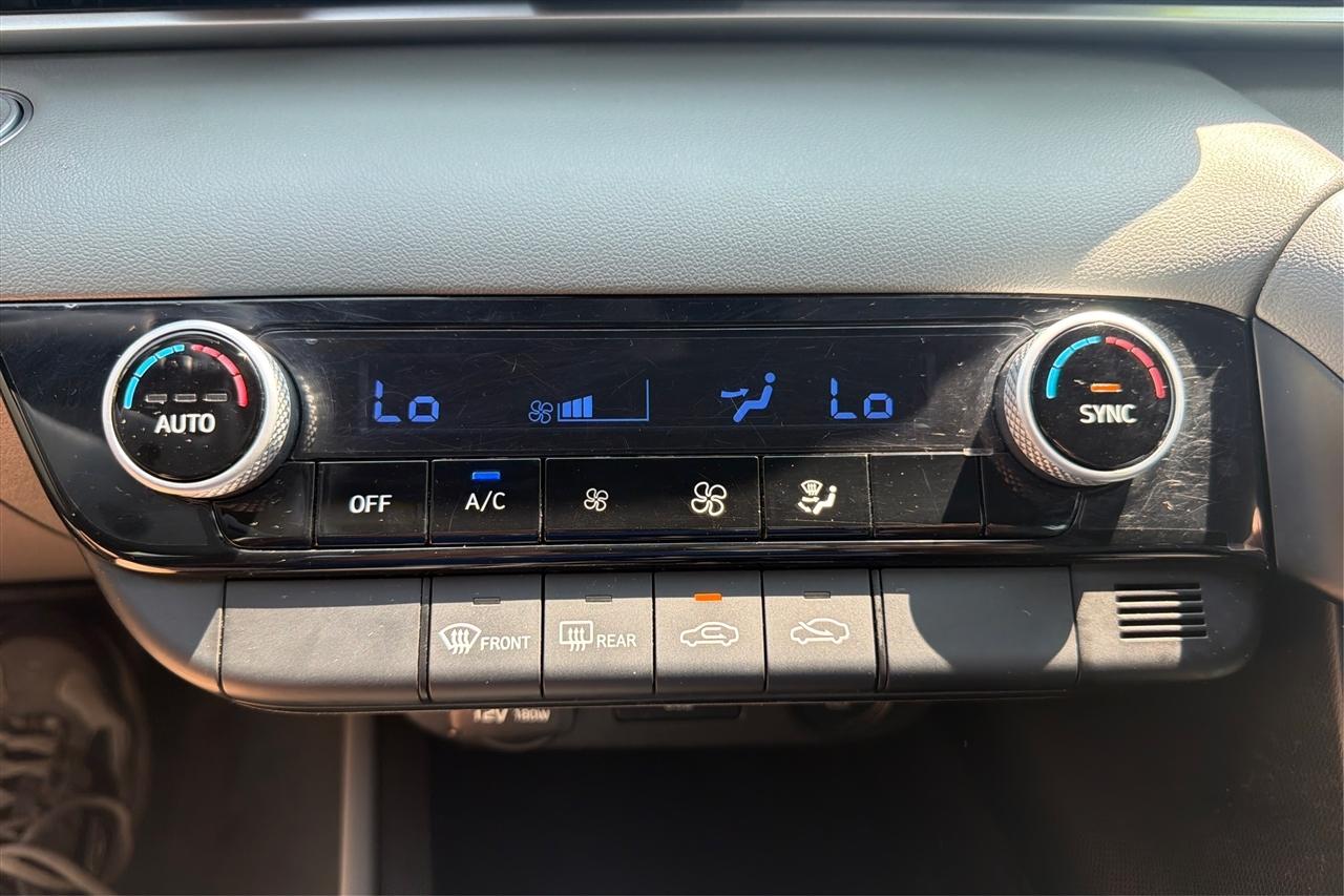 Hyundai Elantra SEL 4D Sedan at 2023
