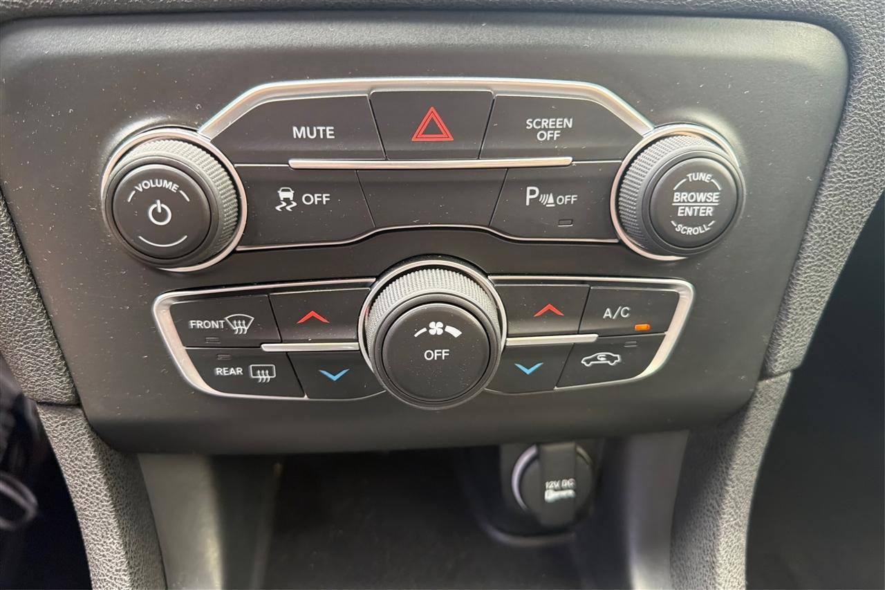 Dodge Charger SXT 4D Sedan 2022