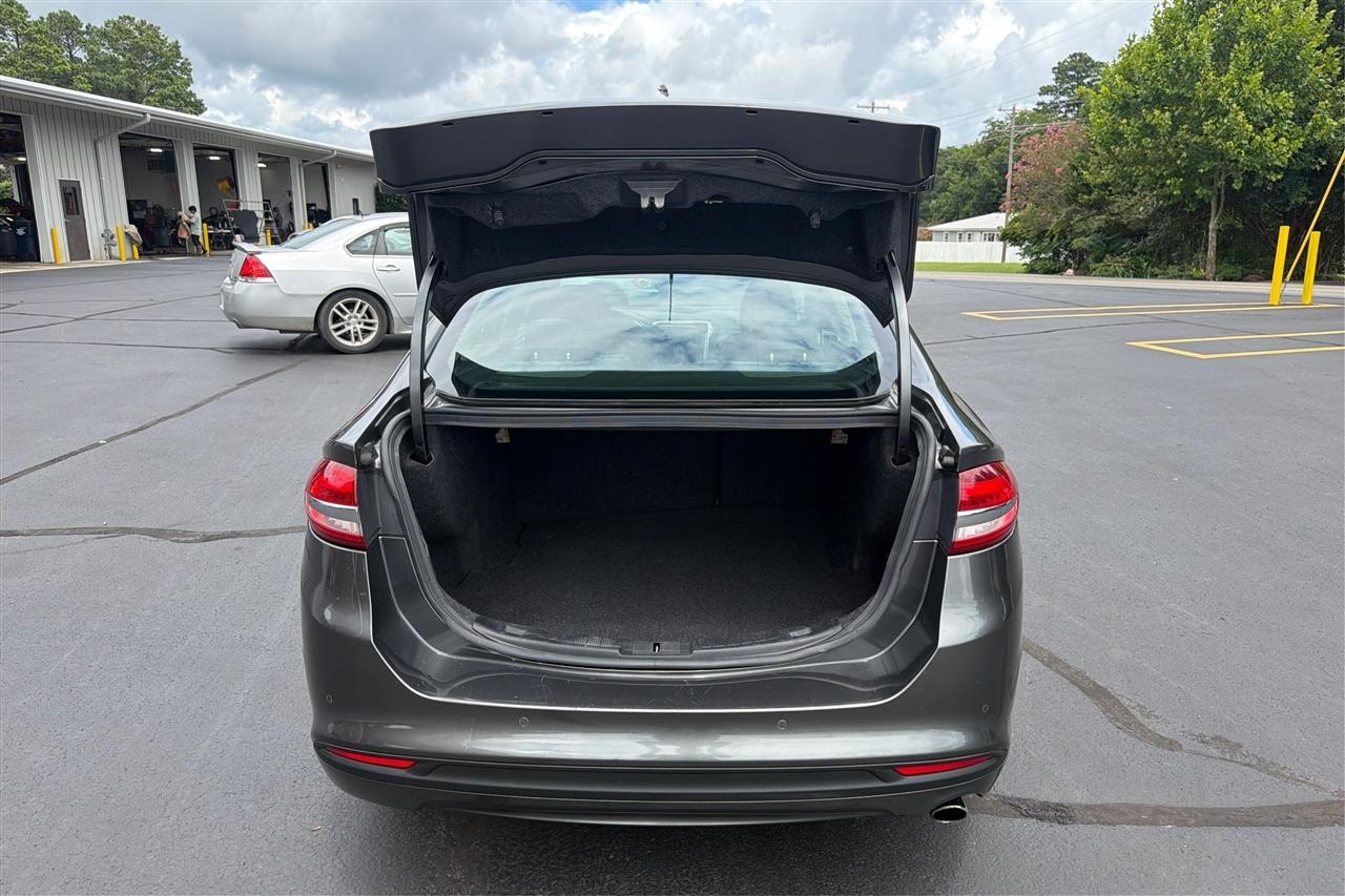 Ford Fusion SE 4D Sedan 2017
