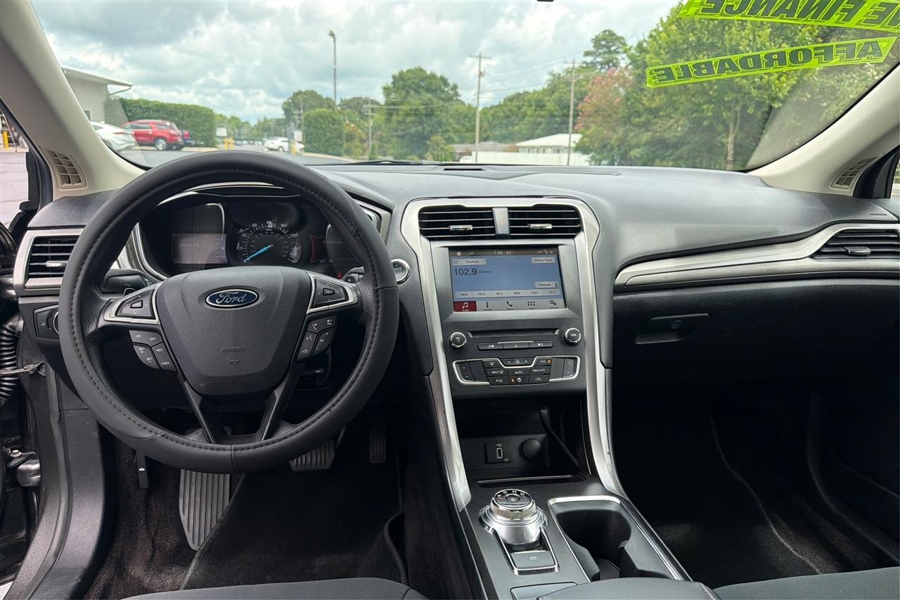 Ford Fusion SE 4D Sedan 2017