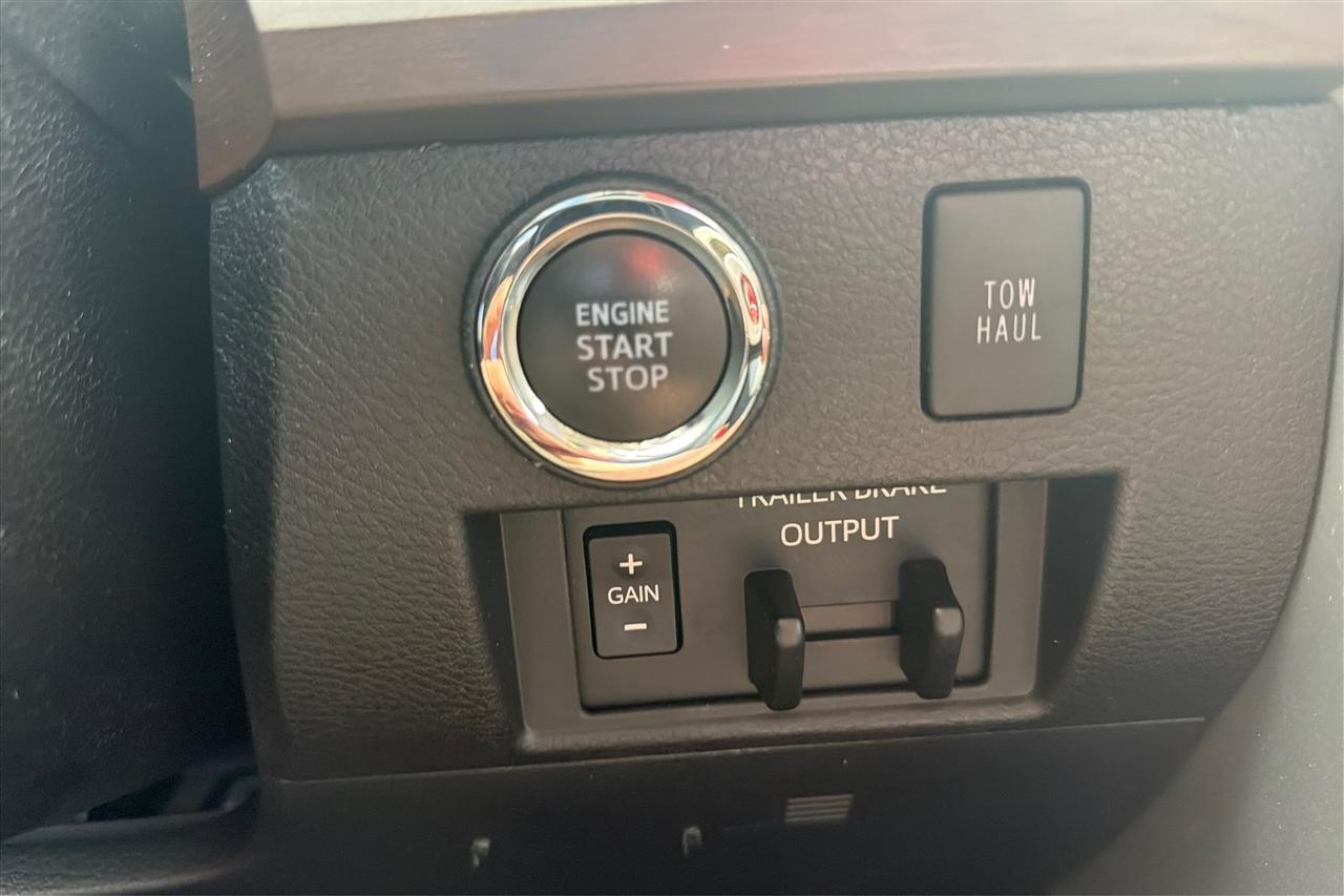 Toyota Tundra Limited Crew Max 4WD 5.7L V8 2020