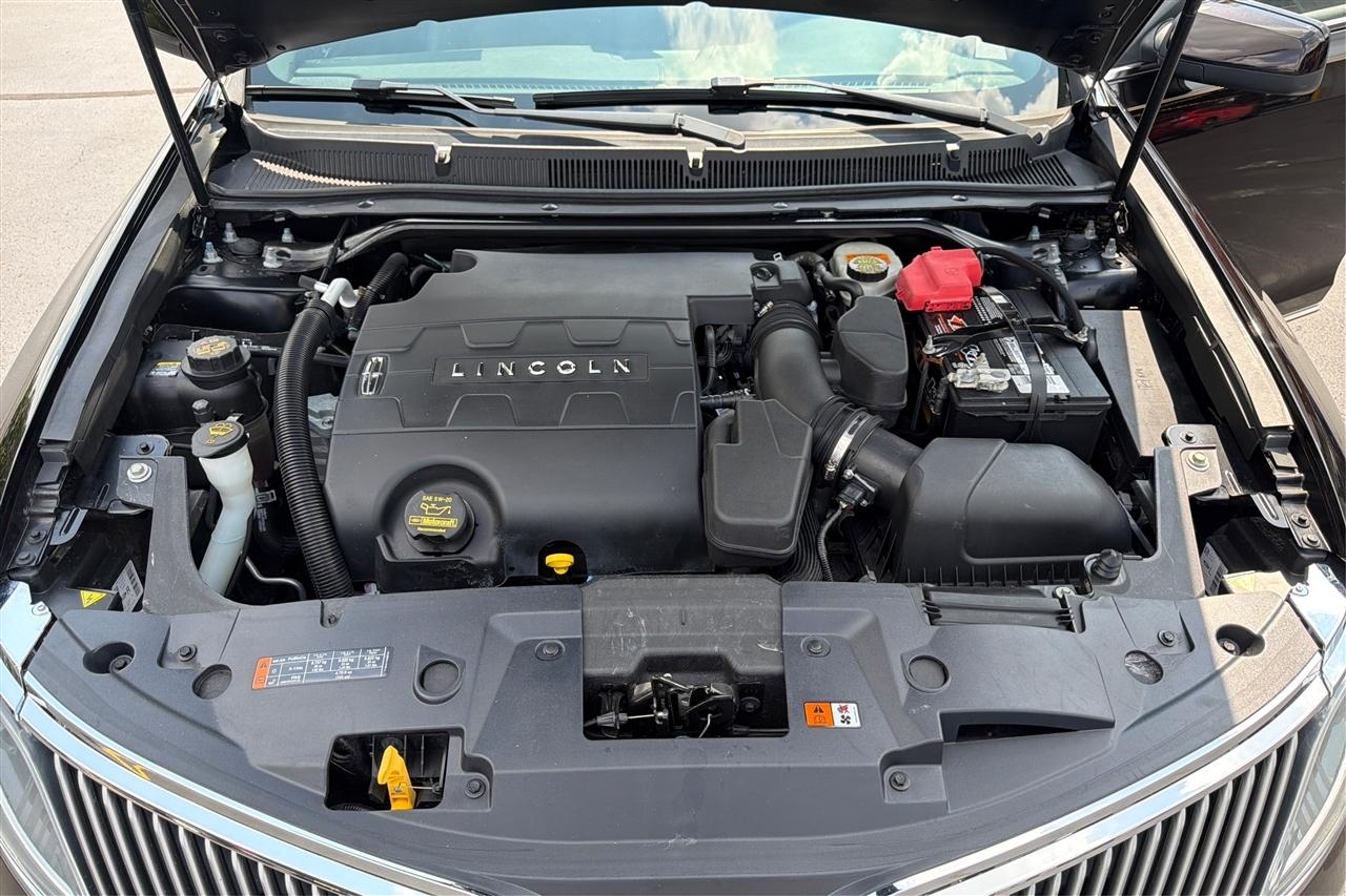 Lincoln MKS 4D Sedan 2013