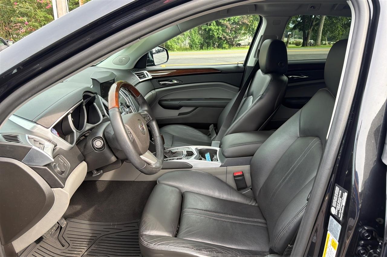 Cadillac SRX Luxury 4D SUV FWD 2011
