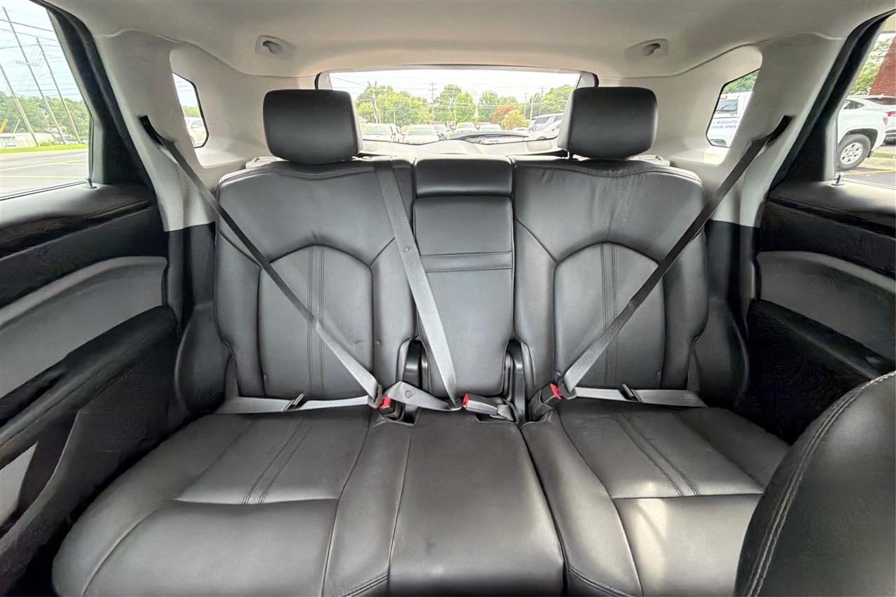 Cadillac SRX Luxury 4D SUV FWD 2011