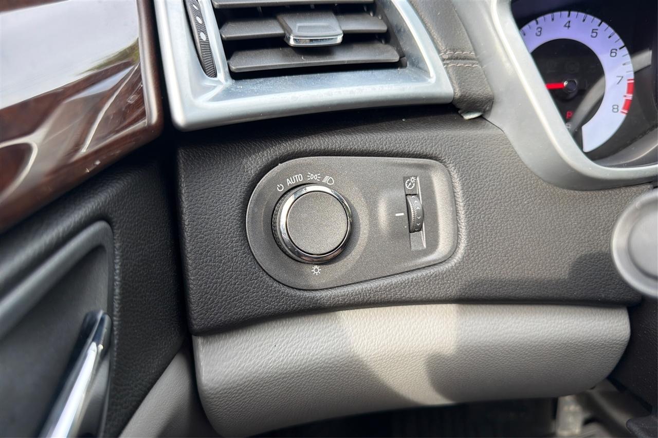 Cadillac SRX Luxury 4D SUV FWD 2011
