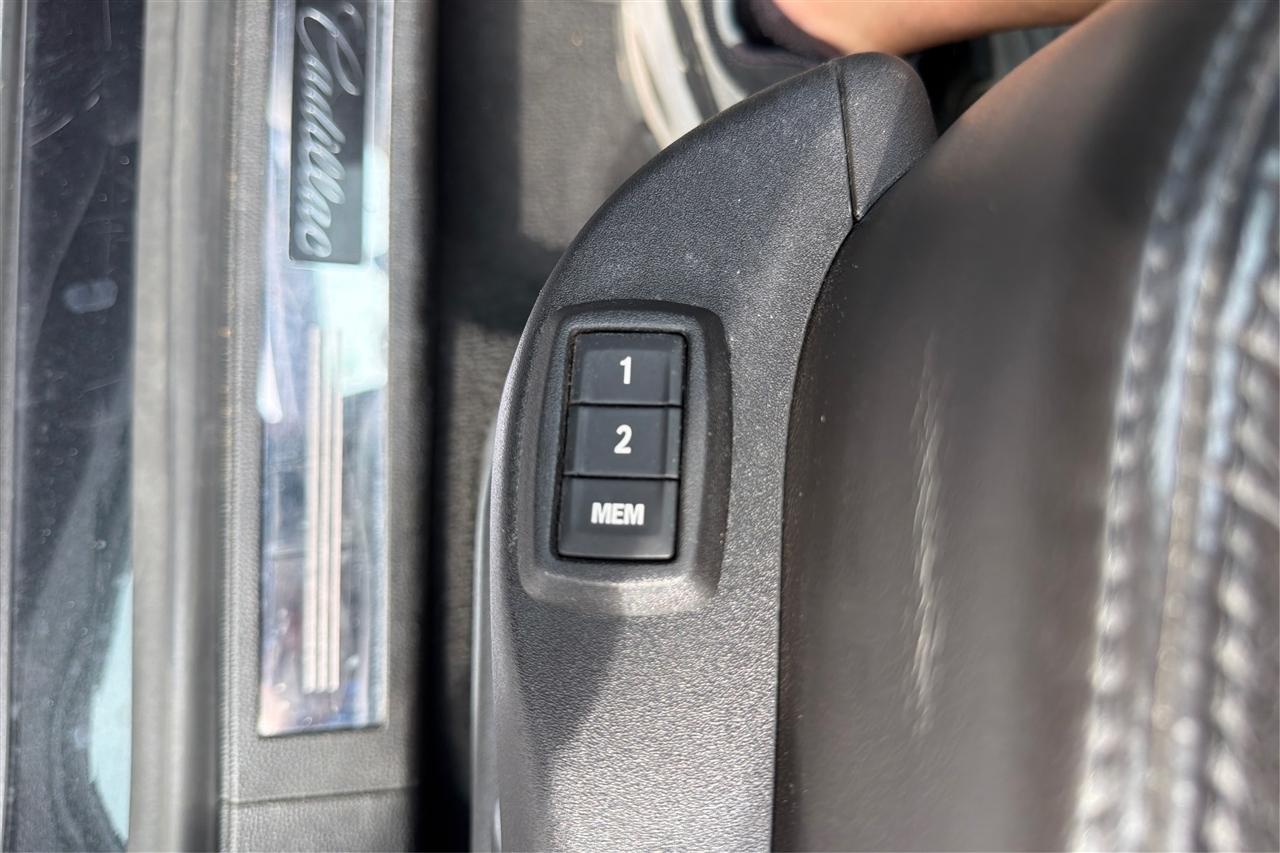 Cadillac SRX Luxury 4D SUV FWD 2011