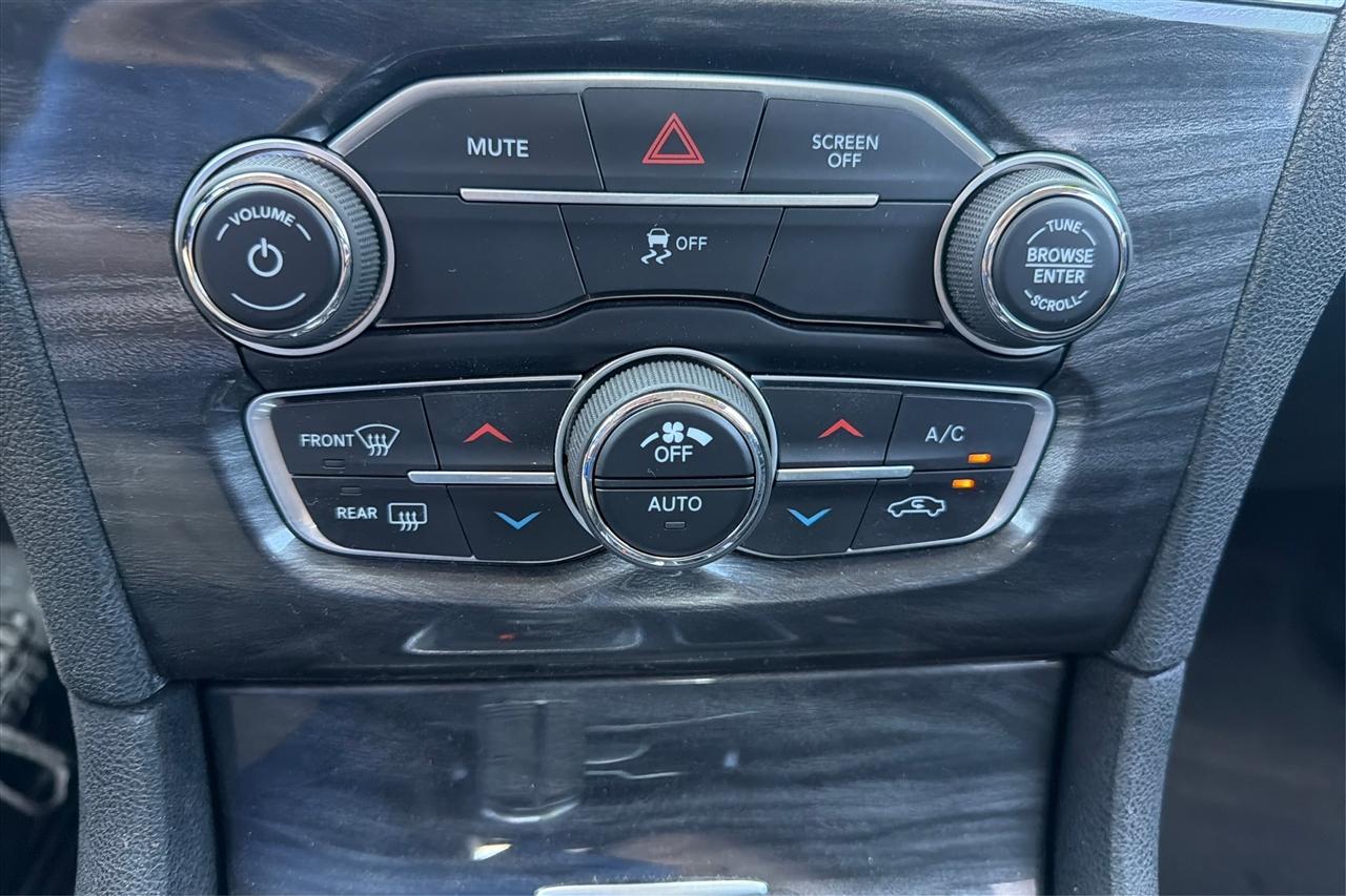 Chrysler 300 Touring 4D Sedan 2018