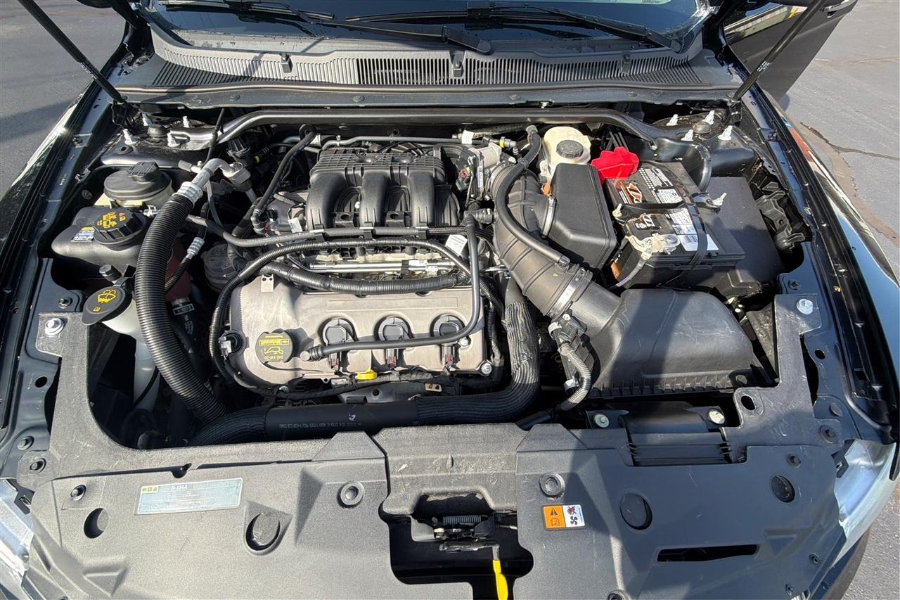 Ford Taurus SE 4D Sedan 2012