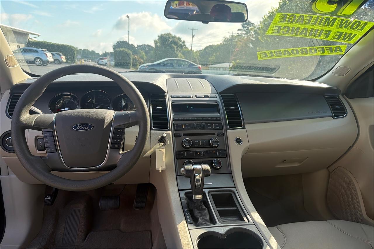 Ford Taurus SE 4D Sedan 2012