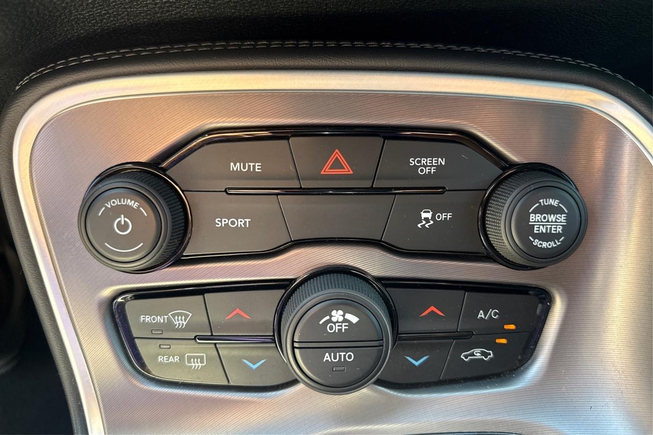 Dodge Challenger SXT 2D Coupe 2020