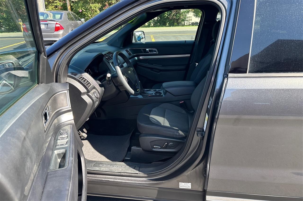 Ford Explorer XLT 4D SUV FWD 2018