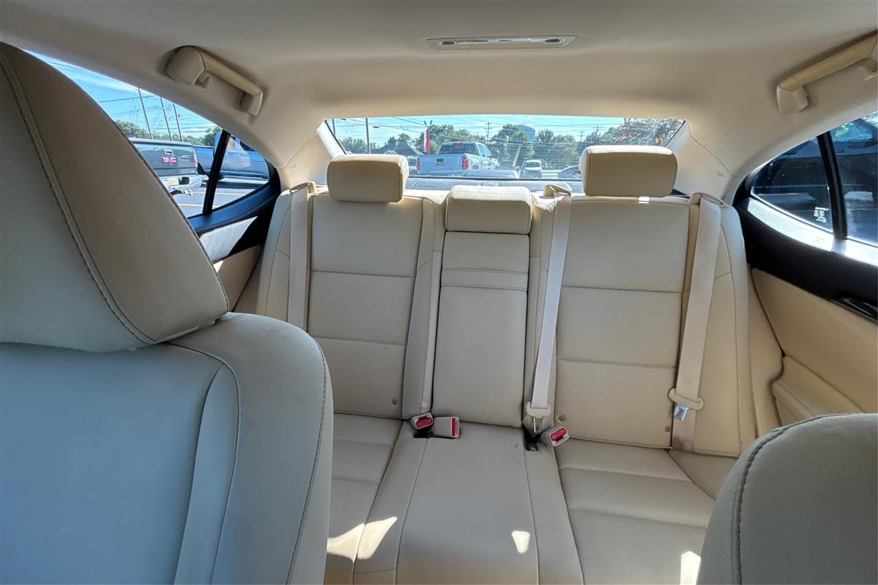 Lexus ES 350 4D Luxury Sedan 2013