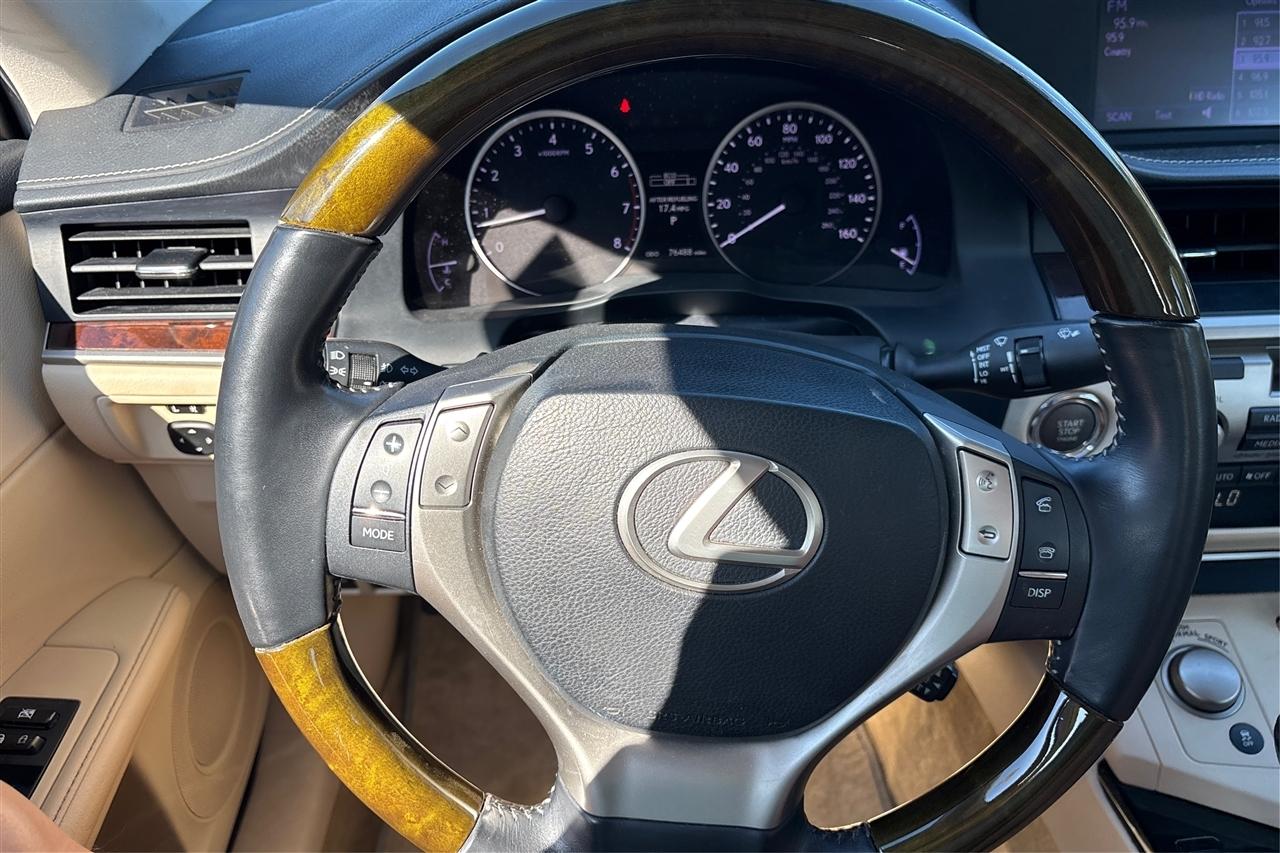Lexus ES 350 4D Luxury Sedan 2013