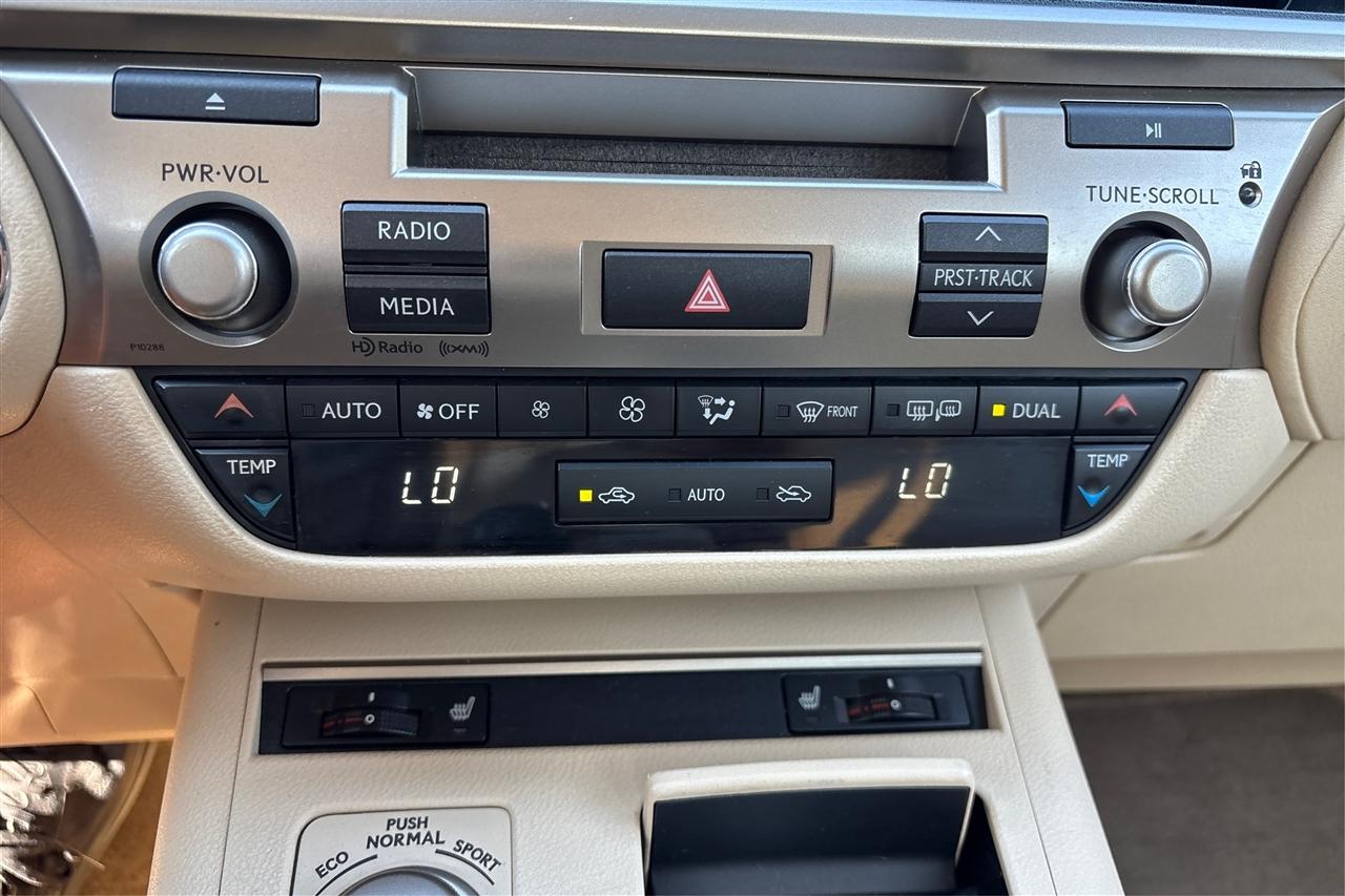 Lexus ES 350 4D Luxury Sedan 2013