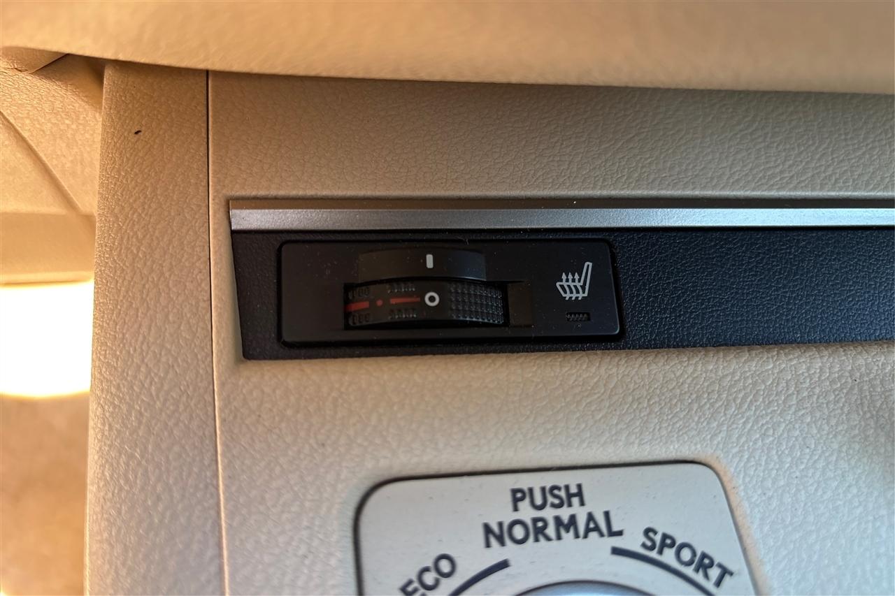 Lexus ES 350 4D Luxury Sedan 2013