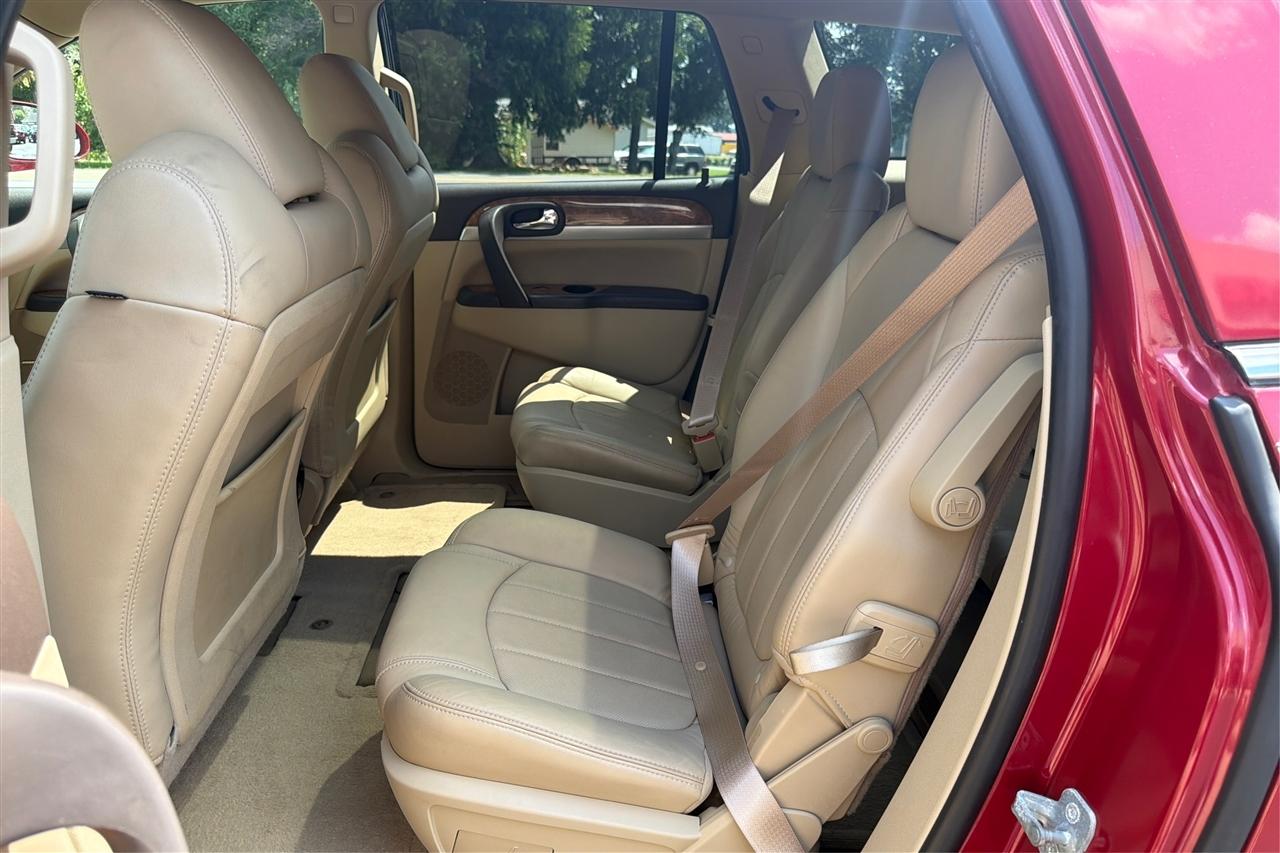 Buick Enclave Premium 4D SUV FWD 2012