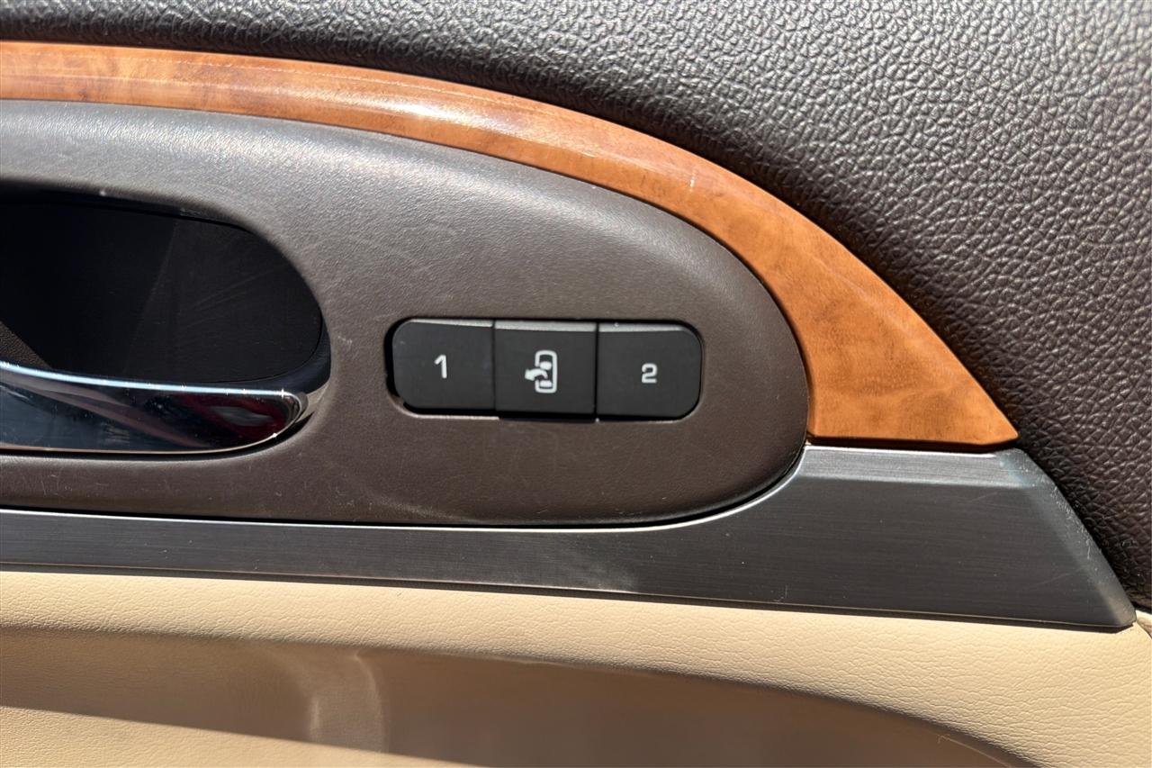 Buick Enclave Premium 4D SUV FWD 2012